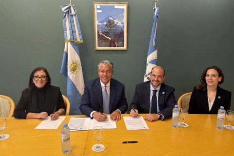 Chevron y Pampa Energía sumaron su aporte a las becas Gregorio Álvarez de Neuquén