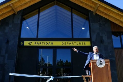 Figueroa inauguró el sector de partidas del aeropuerto Chapelco