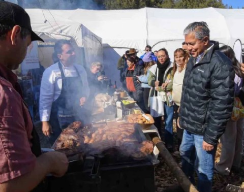 Con la presencia del gobernador Figueroa, Villa Pehuenia vivió a pleno en la Fiesta Nacional del Chef Patagónico