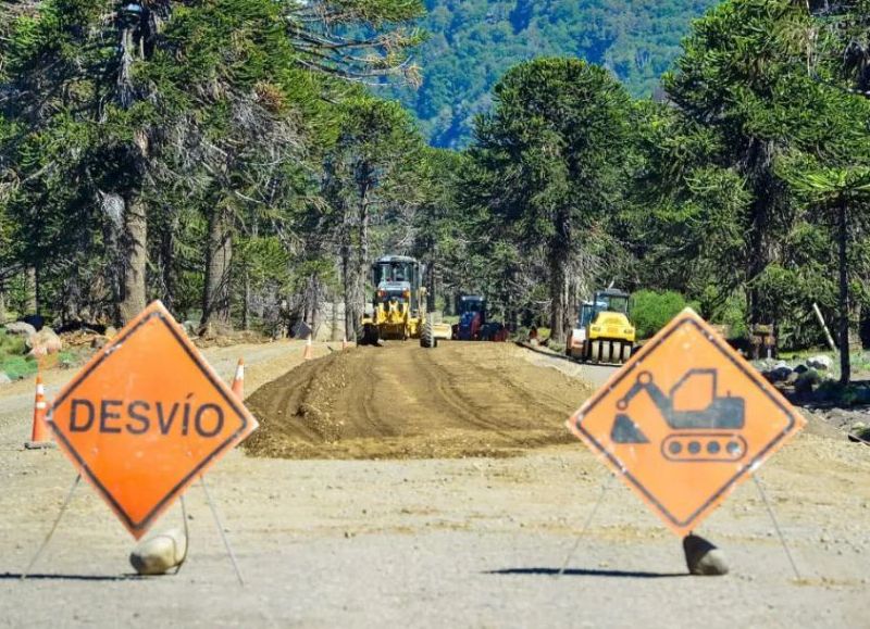 Avanzan las obras de pavimentación y electrificación en el paso Mamuil Malal