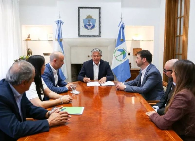 La Provincia firmó un convenio con Naciones Unidas para fortalecer la educación digital