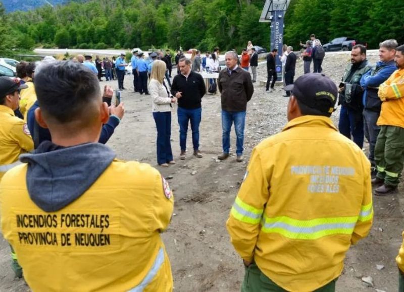 La Provincia colabora con más brigadistas y vehículos en Chubut