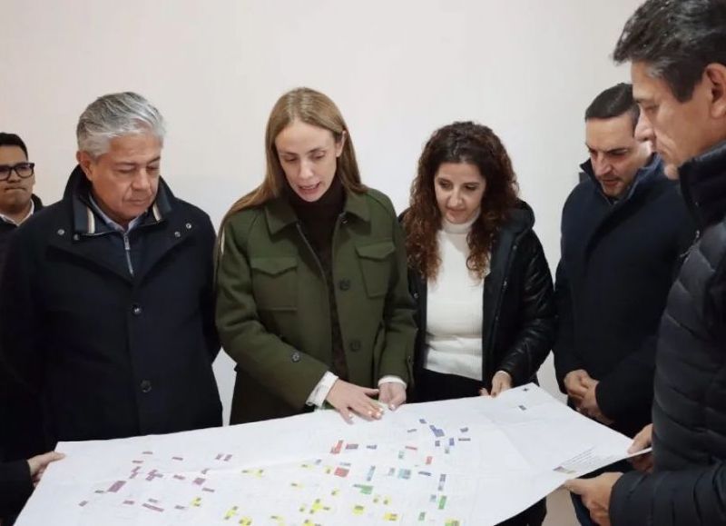 Figueroa recorrió el avance de 96 viviendas y aseguró: 
