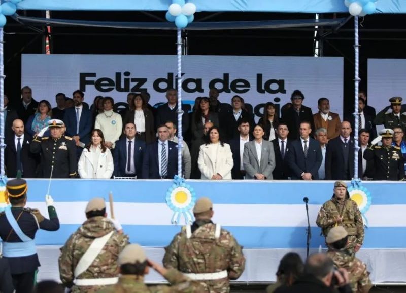 Con un multitudinario desfile, se celebró el Día de la Independencia Nacional