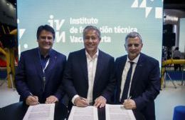 Figueroa firmó el acuerdo para crear el Instituto Vaca Muerta en Neuquén capital