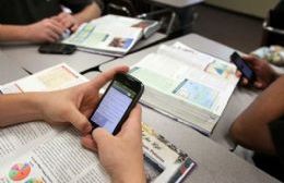 Buscan limitar el uso de teléfonos celulares en los colegios neuquinos