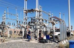 Trabajos del EPEN para cambiar un equipo dañado en Loma Campana