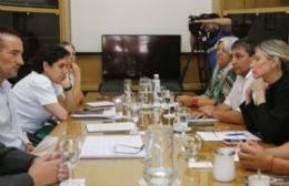 Continúa el debate de la mesa salarial entre los gremios estatales y el gobierno de Figueroa