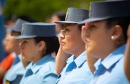En su día de franco, una mujer policía detuvo a un hombre armado