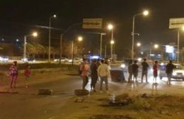 Vecinos de Centenario cortan la Ruta Provincial 7 por falta de agua
