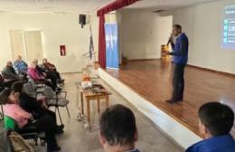 Charla en Villa El Chocón: adultos mayores aprenden a prevenir estafas