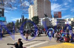 La capital fue un caos vehicular: las organizaciones sociales mantendrán el corte y acampe en la Avenida Argentina