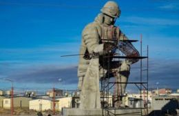 Rechazan críticas al monumento del soldado argentino