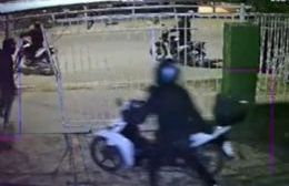VIDEO | Plottier: asaltan a bombero voluntario mientras apagaba un incendio
